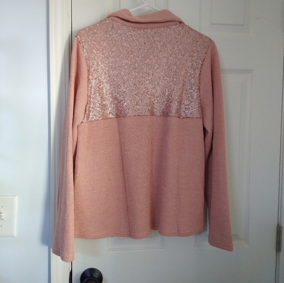 Cute Sequin Top - Picture 3 of 7